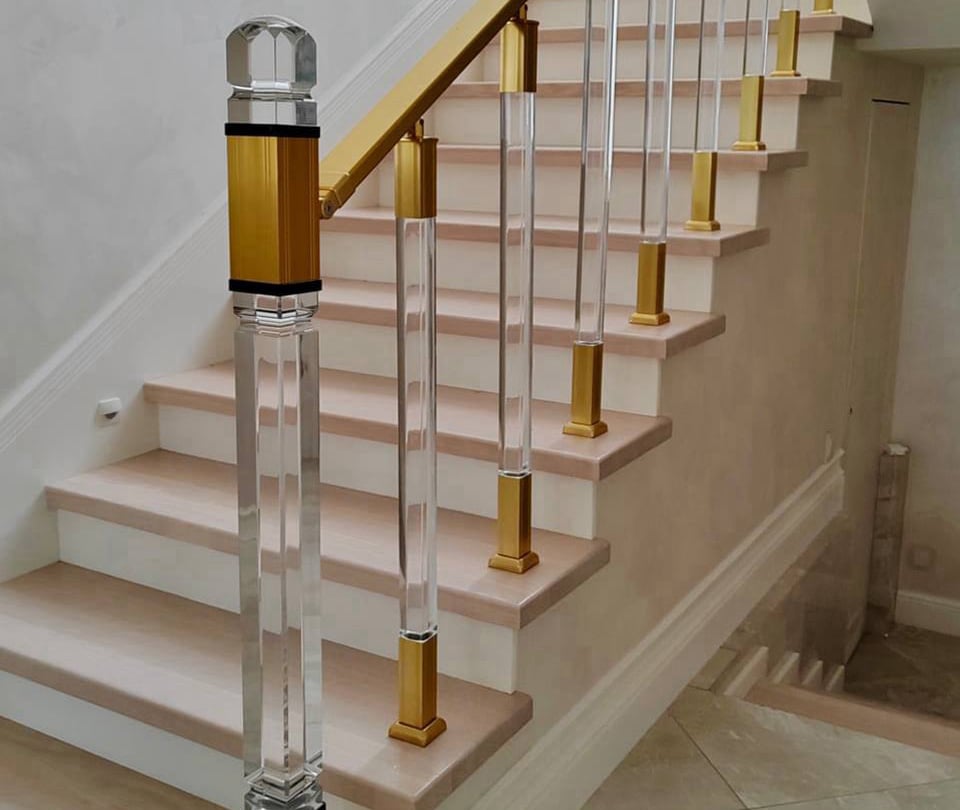 pleksi merdiven korkuluk, şeffaf merdiven korkuluğu, pleksi korkuluk modelleri, modern merdiven korkuluğu, pleksi merdiven küpeşte, cam görünümlü korkuluk, lüks merdiven korkuluğu, iç mekan pleksi korkuluk, merdiven korkuluk fiyatları, özel tasarım pleksi korkuluk