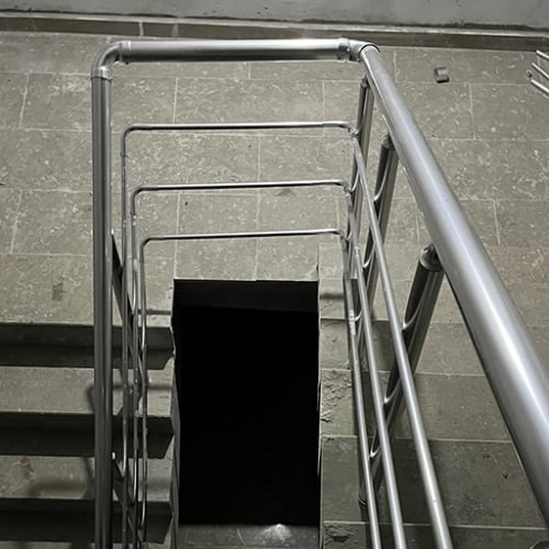 alüminyum korkuluk, camlı korkuluk, balkon korkuluğu, alüminyum küpeşte, merdiven korkuluğu, siyah korkuluk, kare küpeşte, yuvarlak korkuluk, korkuluk fiyatları, alüminyum trabzan, balkon demiri, merdiven tutamağı, profil korkuluk, camlı küpeşte, korkuluk modelleri, paslanmaz korkuluk, pleksi korkuluk, korkuluk montajı, balkon parmaklığı, alüminyum dikme