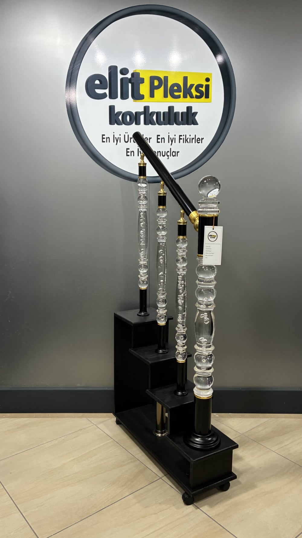 pleksi korkuluk, pleksi dikme, şeffaf küpeşte, kristal korkuluk, pleksi trabzan, merdiven korkuluğu, pleksi baba, ışıklı korkuluk, akrilik korkuluk, pleksi modelleri, lüks korkuluk, modern dikme, pleksi küpeşte, şeffaf trabzan, hava kabarcıklı dikme, pleksi fiyatları, pleksi montaj, merdiven dikmesi, dekoratif korkuluk, pleksi tasarım