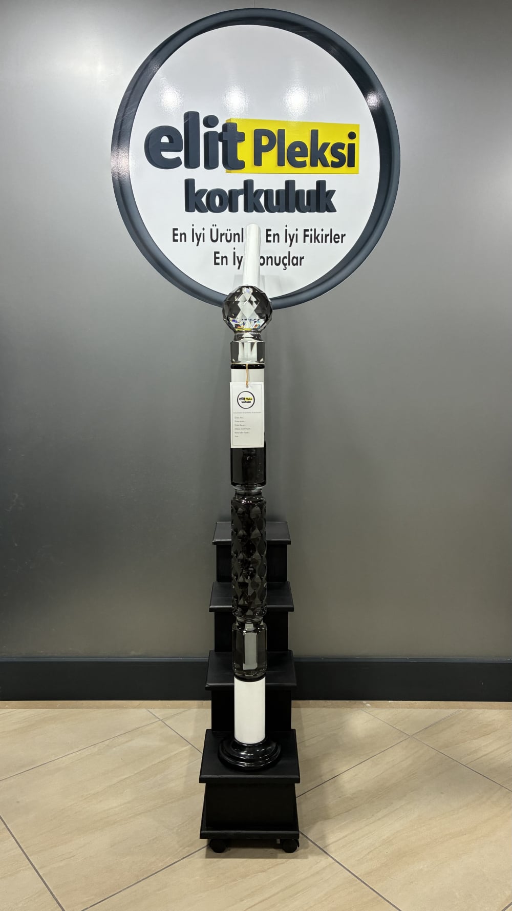 pleksi korkuluk, pleksi dikme, şeffaf küpeşte, kristal korkuluk, pleksi trabzan, merdiven korkuluğu, pleksi baba, ışıklı korkuluk, akrilik korkuluk, pleksi modelleri, lüks korkuluk, modern dikme, pleksi küpeşte, şeffaf trabzan, hava kabarcıklı dikme, pleksi fiyatları, pleksi montaj, merdiven dikmesi, dekoratif korkuluk, pleksi tasarım