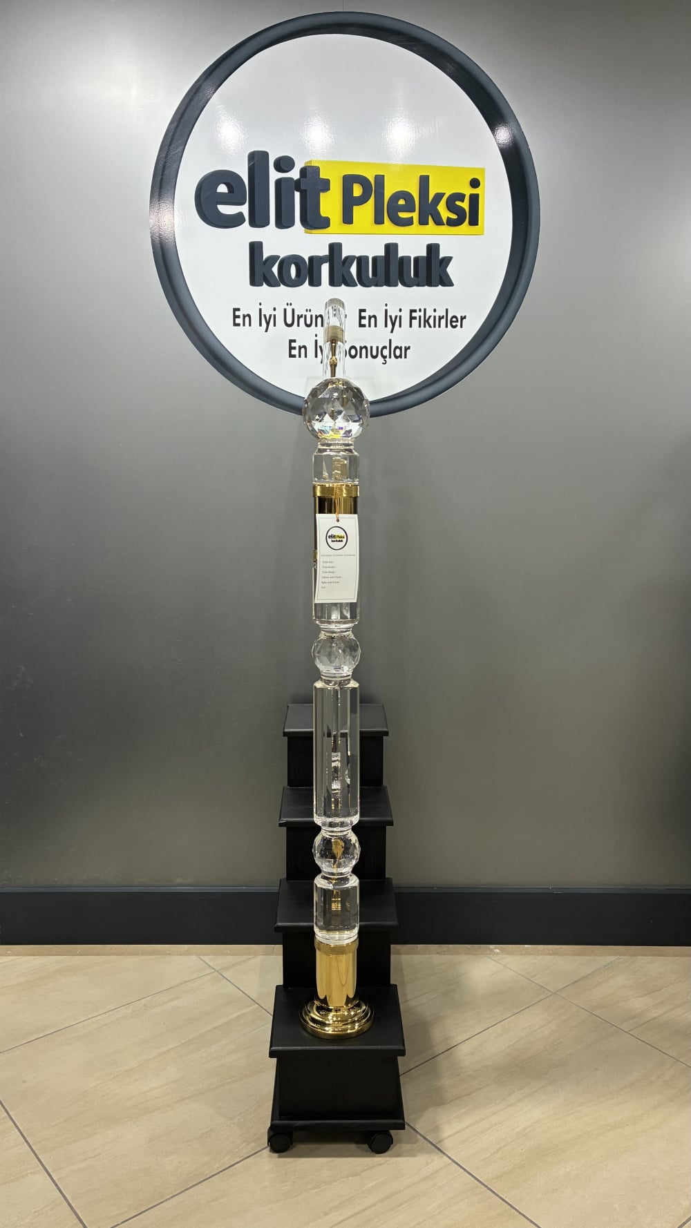 pleksi korkuluk, pleksi dikme, şeffaf küpeşte, kristal korkuluk, pleksi trabzan, merdiven korkuluğu, pleksi baba, ışıklı korkuluk, akrilik korkuluk, pleksi modelleri, lüks korkuluk, modern dikme, pleksi küpeşte, şeffaf trabzan, hava kabarcıklı dikme, pleksi fiyatları, pleksi montaj, merdiven dikmesi, dekoratif korkuluk, pleksi tasarım