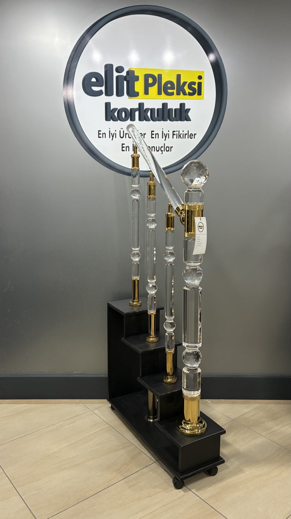 pleksi korkuluk, pleksi dikme, şeffaf küpeşte, kristal korkuluk, pleksi trabzan, merdiven korkuluğu, pleksi baba, ışıklı korkuluk, akrilik korkuluk, pleksi modelleri, lüks korkuluk, modern dikme, pleksi küpeşte, şeffaf trabzan, hava kabarcıklı dikme, pleksi fiyatları, pleksi montaj, merdiven dikmesi, dekoratif korkuluk, pleksi tasarım