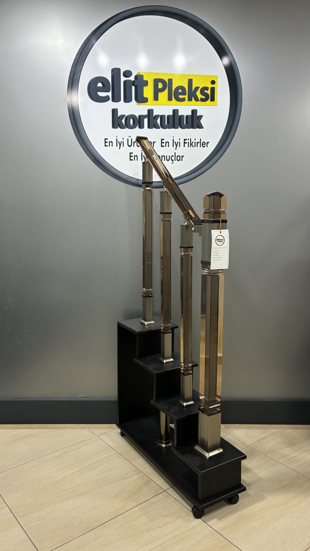 pleksi korkuluk, pleksi dikme, şeffaf küpeşte, kristal korkuluk, pleksi trabzan, merdiven korkuluğu, pleksi baba, ışıklı korkuluk, akrilik korkuluk, pleksi modelleri, lüks korkuluk, modern dikme, pleksi küpeşte, şeffaf trabzan, hava kabarcıklı dikme, pleksi fiyatları, pleksi montaj, merdiven dikmesi, dekoratif korkuluk, pleksi tasarım