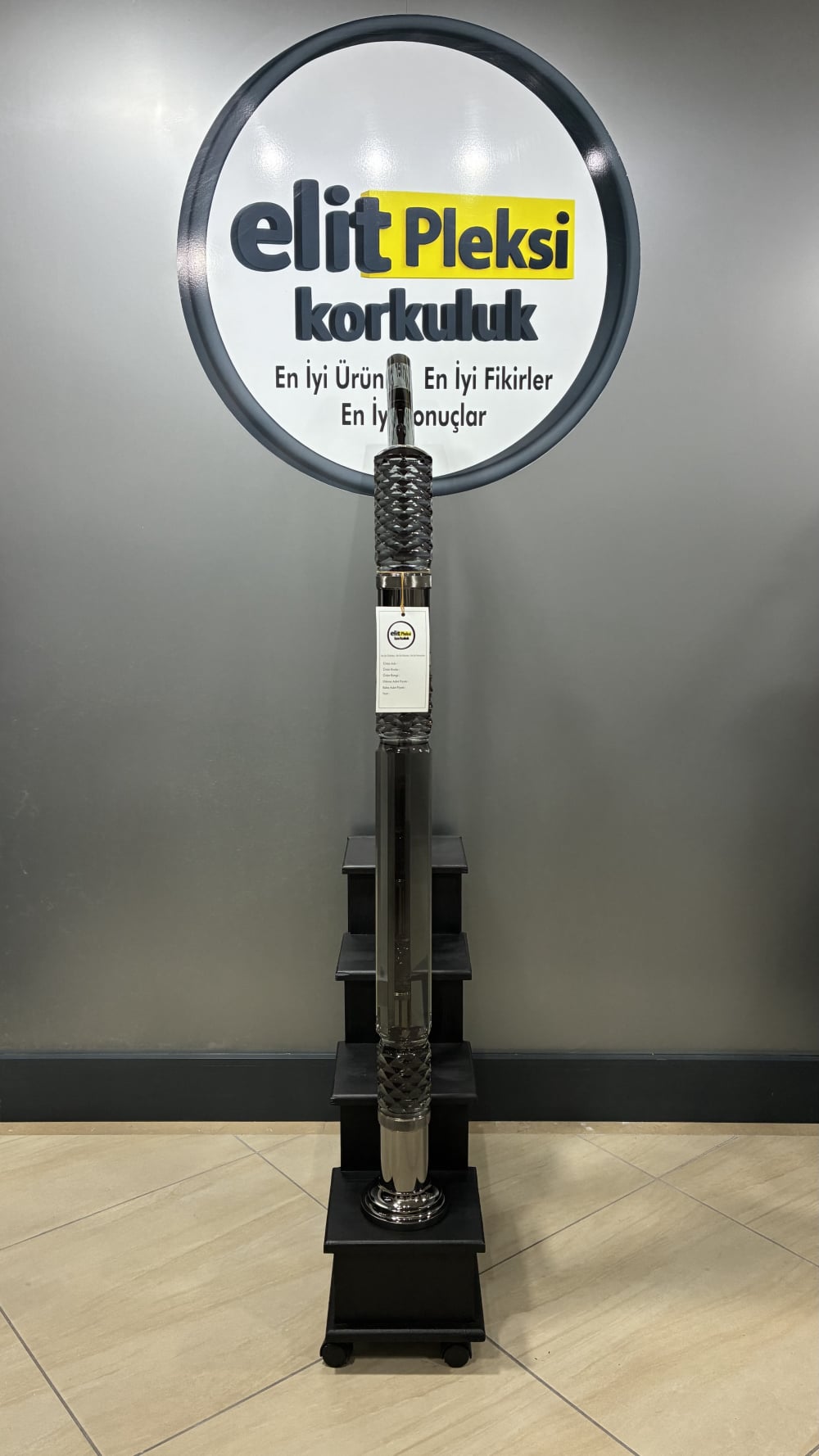 pleksi korkuluk, pleksi dikme, şeffaf küpeşte, kristal korkuluk, pleksi trabzan, merdiven korkuluğu, pleksi baba, ışıklı korkuluk, akrilik korkuluk, pleksi modelleri, lüks korkuluk, modern dikme, pleksi küpeşte, şeffaf trabzan, hava kabarcıklı dikme, pleksi fiyatları, pleksi montaj, merdiven dikmesi, dekoratif korkuluk, pleksi tasarım