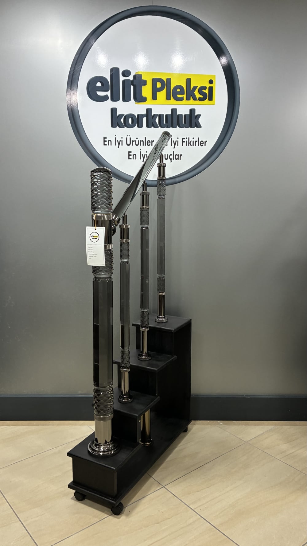 pleksi korkuluk, pleksi dikme, şeffaf küpeşte, kristal korkuluk, pleksi trabzan, merdiven korkuluğu, pleksi baba, ışıklı korkuluk, akrilik korkuluk, pleksi modelleri, lüks korkuluk, modern dikme, pleksi küpeşte, şeffaf trabzan, hava kabarcıklı dikme, pleksi fiyatları, pleksi montaj, merdiven dikmesi, dekoratif korkuluk, pleksi tasarım