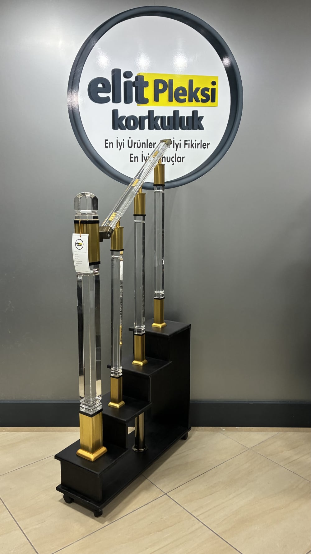 pleksi korkuluk, pleksi dikme, şeffaf küpeşte, kristal korkuluk, pleksi trabzan, merdiven korkuluğu, pleksi baba, ışıklı korkuluk, akrilik korkuluk, pleksi modelleri, lüks korkuluk, modern dikme, pleksi küpeşte, şeffaf trabzan, hava kabarcıklı dikme, pleksi fiyatları, pleksi montaj, merdiven dikmesi, dekoratif korkuluk, pleksi tasarım