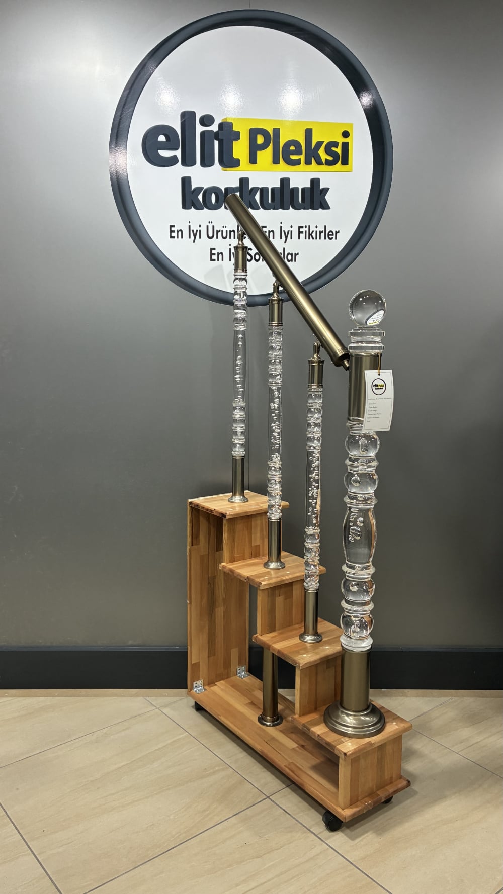 pleksi korkuluk, pleksi dikme, şeffaf küpeşte, kristal korkuluk, pleksi trabzan, merdiven korkuluğu, pleksi baba, ışıklı korkuluk, akrilik korkuluk, pleksi modelleri, lüks korkuluk, modern dikme, pleksi küpeşte, şeffaf trabzan, hava kabarcıklı dikme, pleksi fiyatları, pleksi montaj, merdiven dikmesi, dekoratif korkuluk, pleksi tasarım