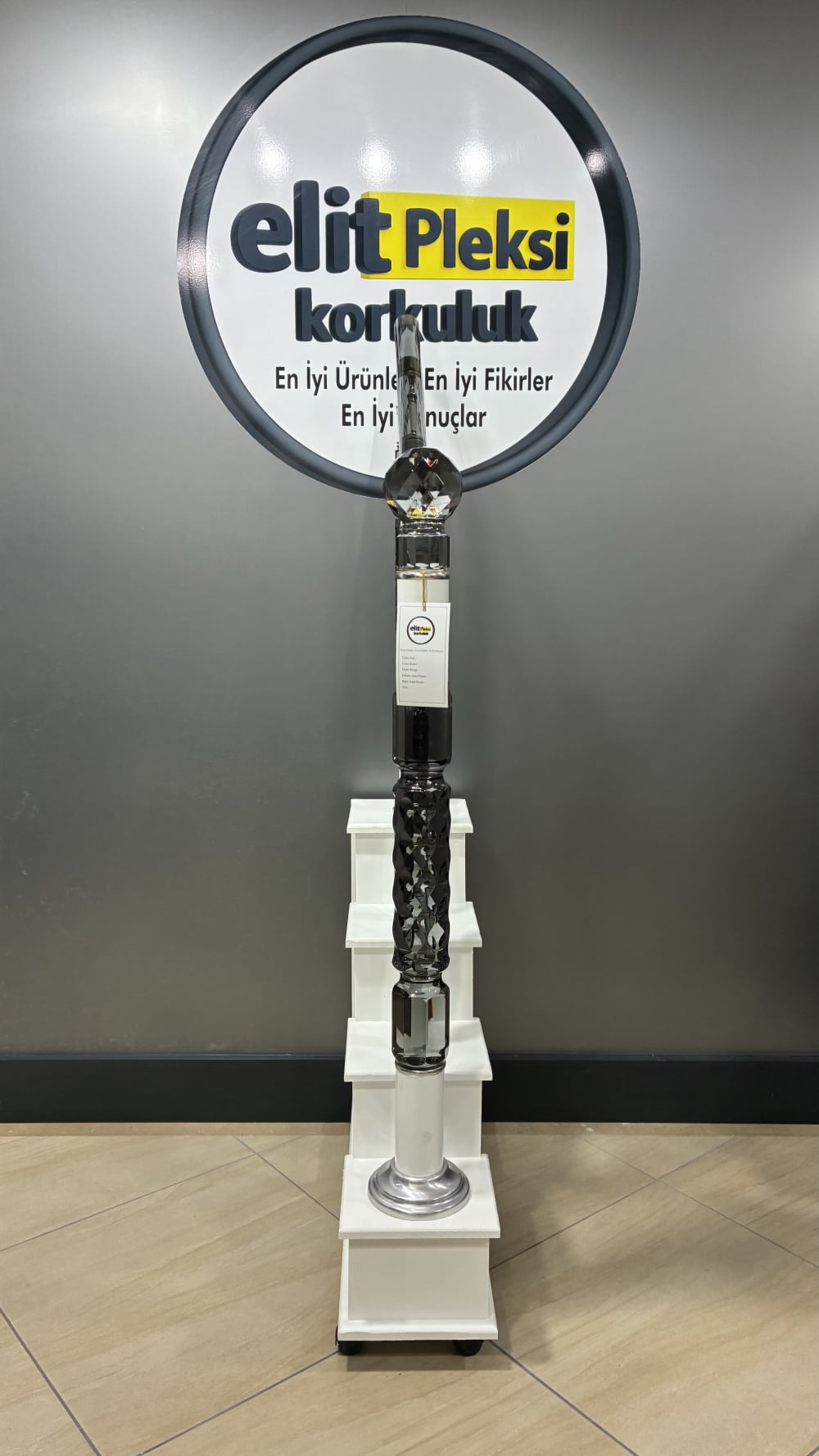 pleksi korkuluk, pleksi dikme, şeffaf küpeşte, kristal korkuluk, pleksi trabzan, merdiven korkuluğu, pleksi baba, ışıklı korkuluk, akrilik korkuluk, pleksi modelleri, lüks korkuluk, modern dikme, pleksi küpeşte, şeffaf trabzan, hava kabarcıklı dikme, pleksi fiyatları, pleksi montaj, merdiven dikmesi, dekoratif korkuluk, pleksi tasarım