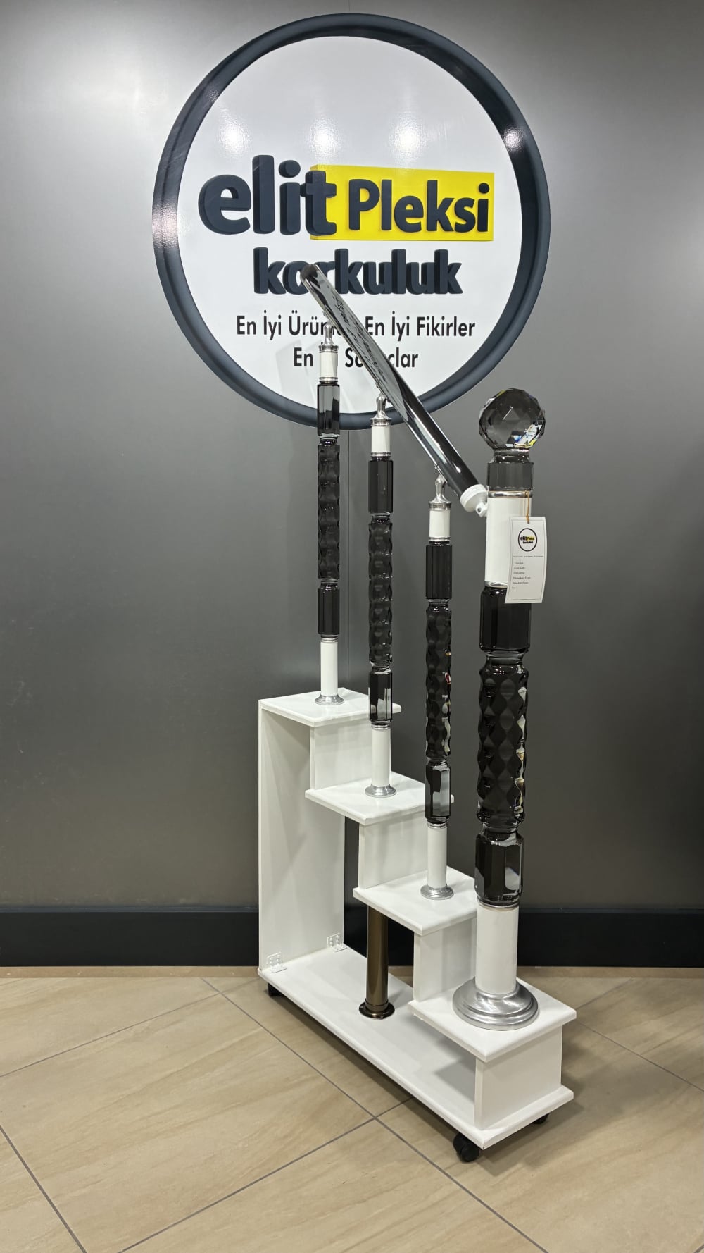 pleksi korkuluk, pleksi dikme, şeffaf küpeşte, kristal korkuluk, pleksi trabzan, merdiven korkuluğu, pleksi baba, ışıklı korkuluk, akrilik korkuluk, pleksi modelleri, lüks korkuluk, modern dikme, pleksi küpeşte, şeffaf trabzan, hava kabarcıklı dikme, pleksi fiyatları, pleksi montaj, merdiven dikmesi, dekoratif korkuluk, pleksi tasarım